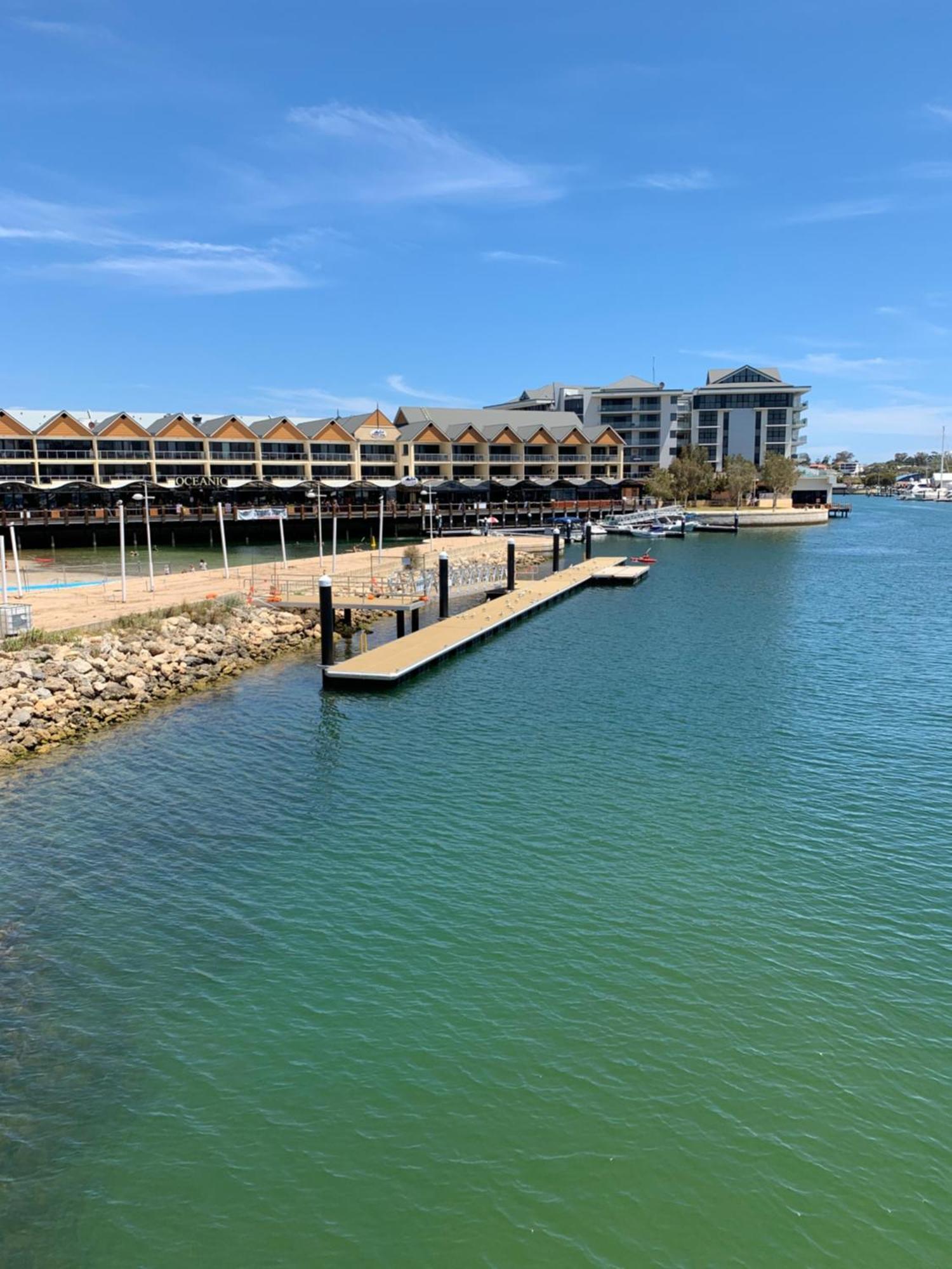 Апартаменты The Hutt On Mandurah Marina Экстерьер фото