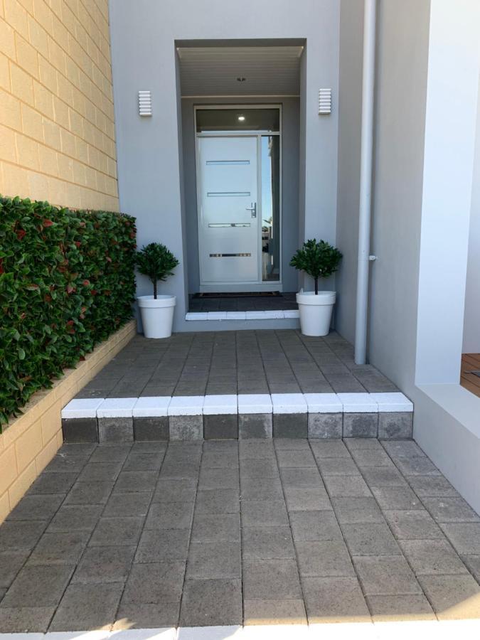 Апартаменты The Hutt On Mandurah Marina Экстерьер фото